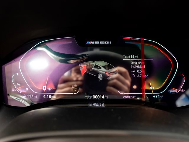 2026 BMW 8 Series M850i - Photo 17