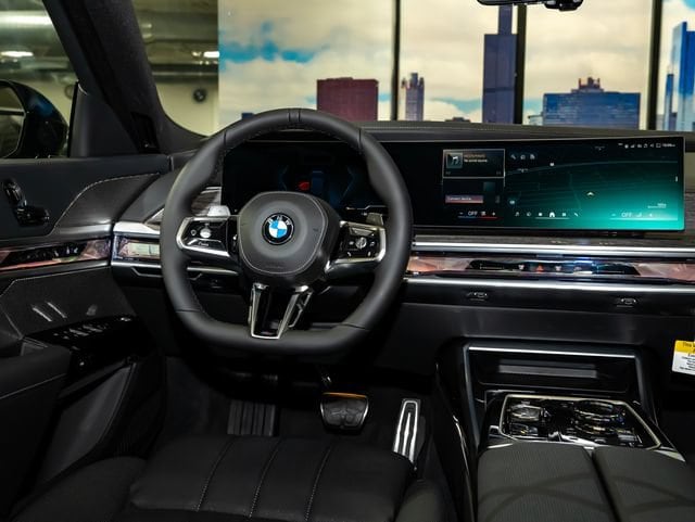 2026 BMW 7 Series 760i - Photo 16