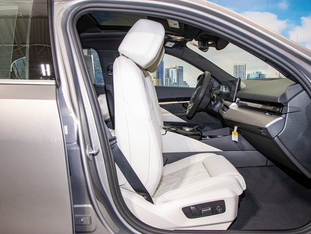 2025 BMW 5 Series 530i - Photo 22