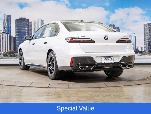 2025 BMW 7 Series 760i - Photo 9