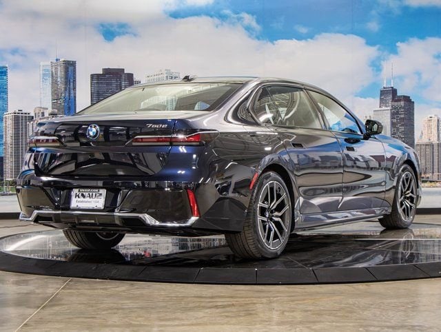 2026 BMW 7 Series 750e - Photo 8