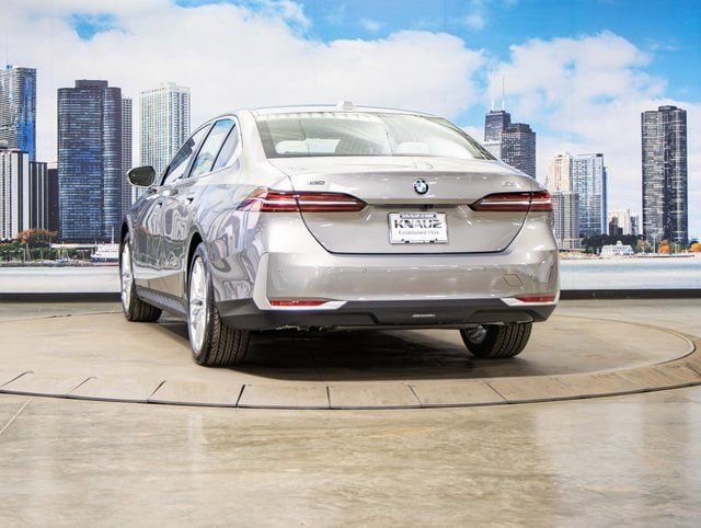 2025 BMW 5 Series 530i - Photo 9