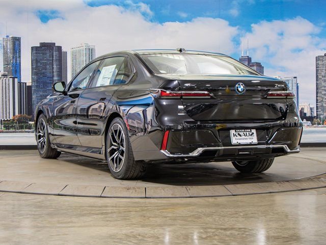 2025 BMW 7 Series 750e - Photo 9