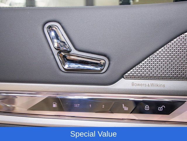 2025 BMW 7 Series 750e - Photo 14