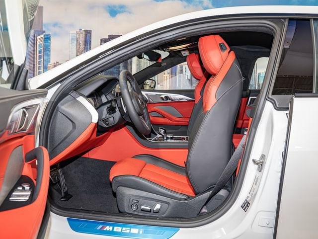 2026 BMW 8 Series M850i - Photo 21