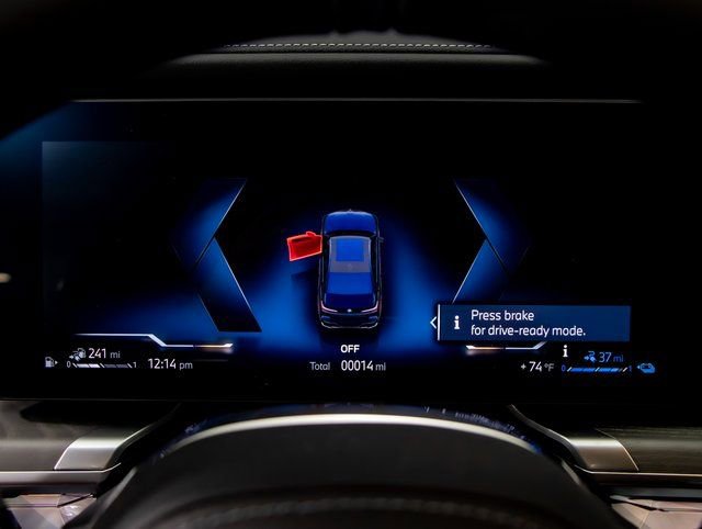 2026 BMW 7 Series 750e - Photo 17