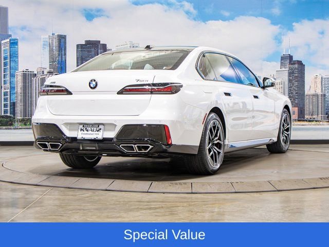 2025 BMW 7 Series 760i - Photo 8