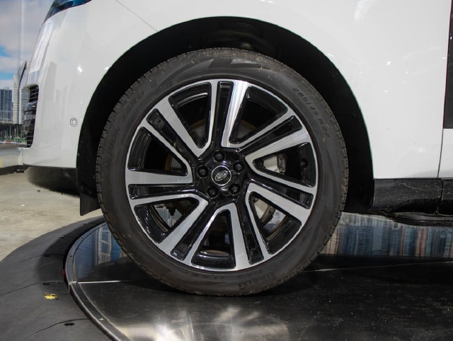 2023 Land Rover Range Rover SE - Photo 7