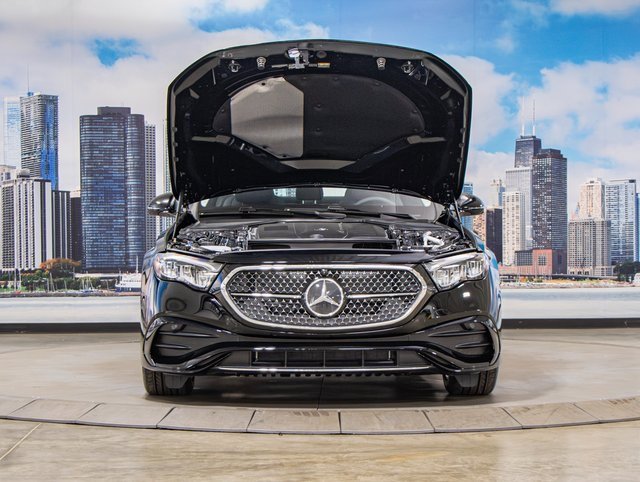 2025 Mercedes Benz E 450 4MATIC photo 3