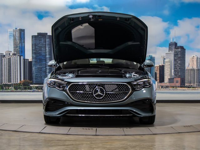 2025 Mercedes Benz E 350 4MATIC photo 4