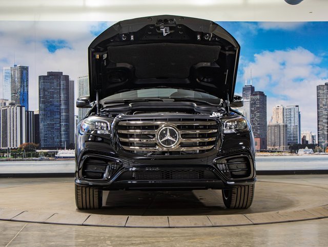 2025 Mercedes Benz GLS 450 4MATIC photo 2