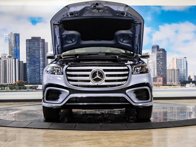 2026 Mercedes Benz GLS 450 4MATIC photo 2