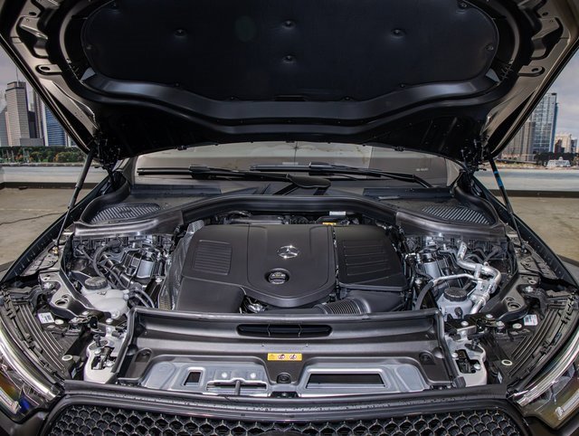 2026 Mercedes Benz GLC 300 4MATIC photo 4