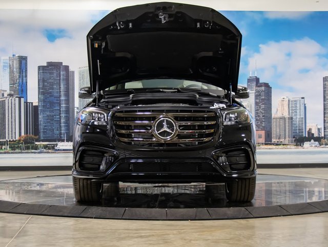 2026 Mercedes Benz GLS 580 4MATIC photo 4