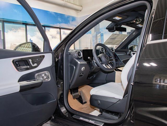 2026 Mercedes-Benz GLC Base - Photo 13