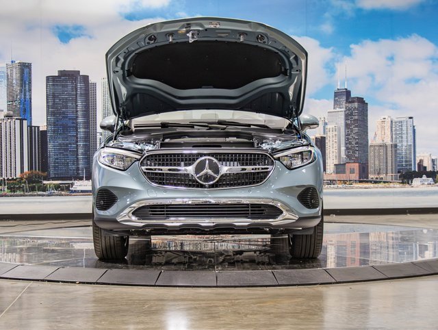 2026 Mercedes Benz GLC 300 4MATIC photo 3