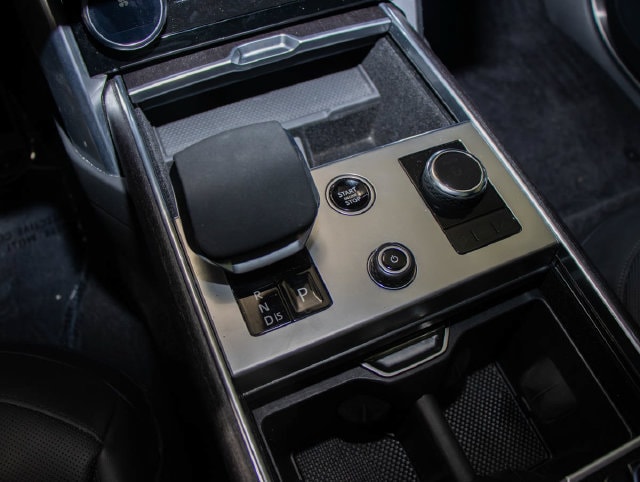 2023 Land Rover Range Rover SE - Photo 18