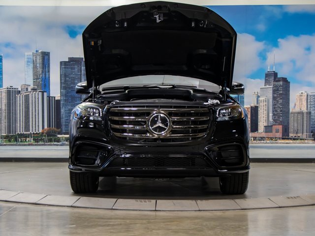 2026 Mercedes Benz GLS 450 4MATIC photo 4