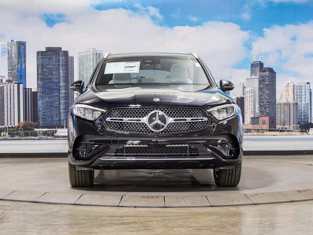 2025 Mercedes Benz GLC 300 4MATIC photo 3
