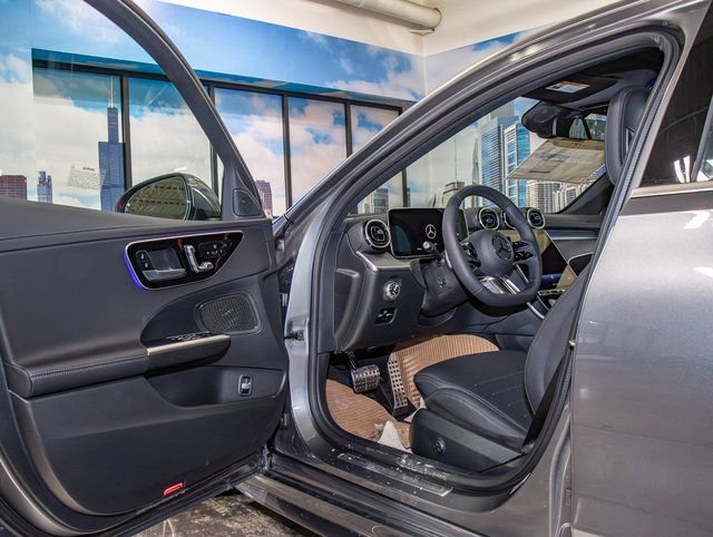2026 Mercedes-Benz C-Class Sedan C 300 - Photo 13