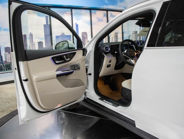 2027 Mercedes-Benz GLC Base - Photo 12
