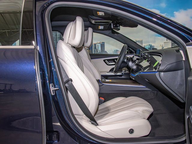 2026 Mercedes-Benz E-Class E450 - Photo 21