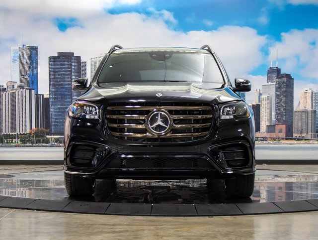 2026 Mercedes Benz GLS 450 4MATIC photo 3