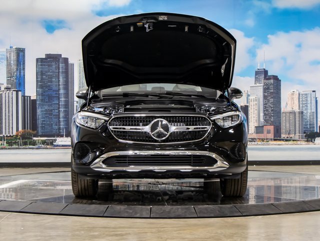 2025 Mercedes Benz GLC 300 4MATIC photo 4