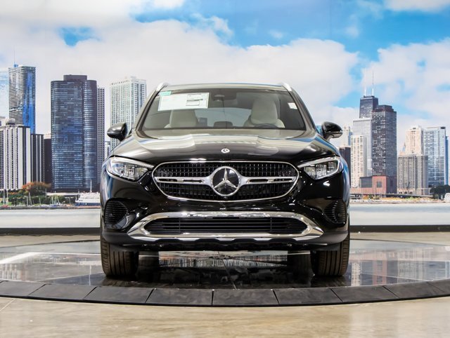 2025 Mercedes Benz GLC 300 4MATIC photo 3