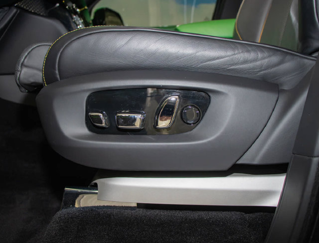 2023 Rolls-Royce Cullinan Black Badge - Photo 17