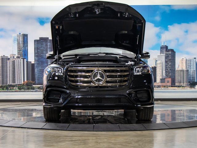 2026 Mercedes Benz GLS 450 4MATIC photo 4