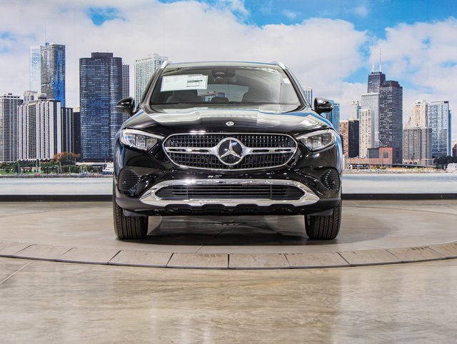 2025 Mercedes Benz GLC 300 4MATIC photo 3