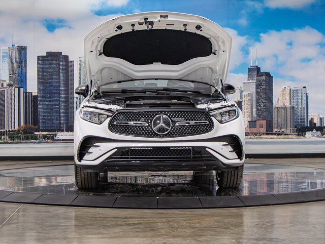 2025 Mercedes Benz GLC 300 4MATIC photo 4