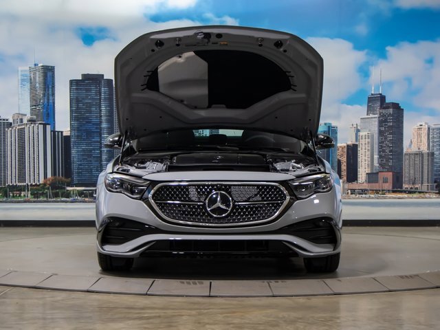 2025 Mercedes Benz E 350 4MATIC photo 4