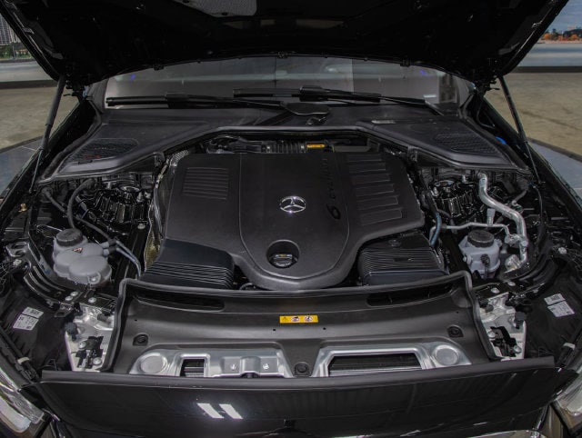 2027 Mercedes-Benz E-Class E450 - Photo 5