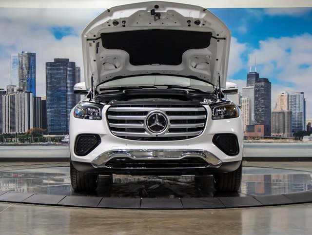 2026 Mercedes Benz GLS 450 4MATIC photo 3