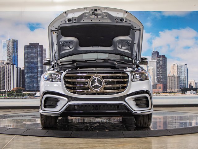 2026 Mercedes Benz GLS 450 4MATIC photo 2