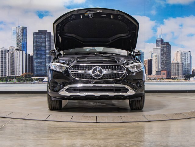 2025 Mercedes Benz GLC 300 4MATIC photo 4