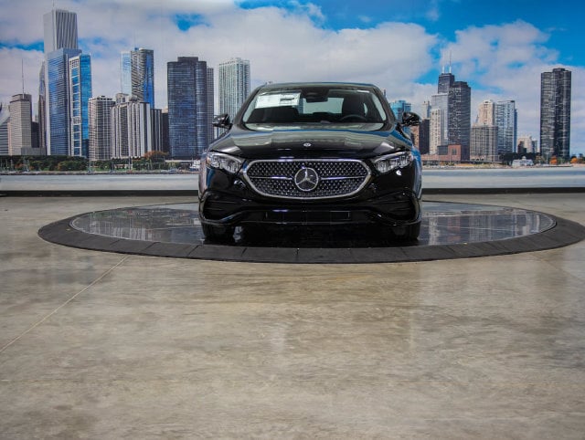 2027 Mercedes-Benz E-Class E450 - Photo 3