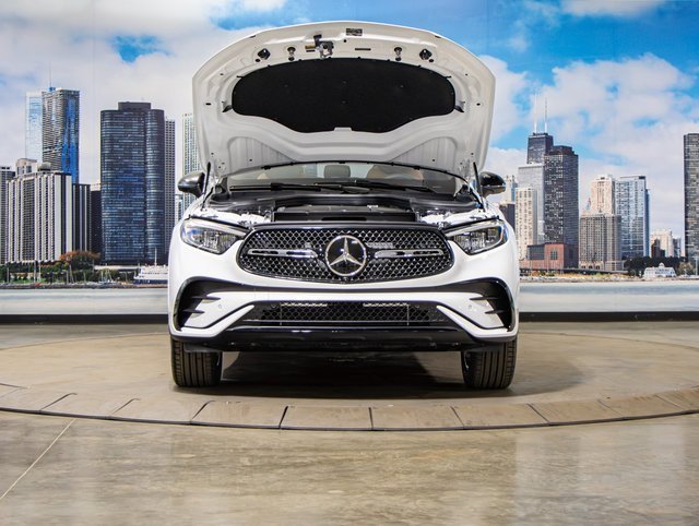 2025 Mercedes Benz GLC 300 4MATIC photo 3