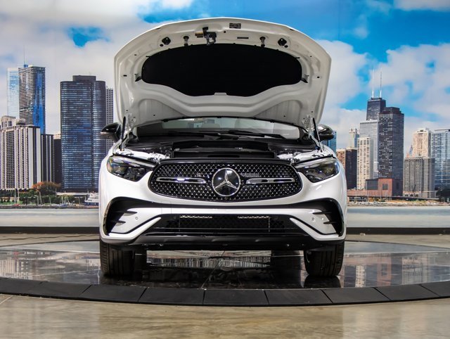 2026 Mercedes Benz GLC 300 4MATIC photo 3