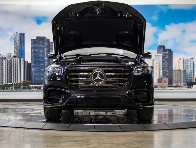 2026 Mercedes Benz GLS 450 4MATIC photo 3