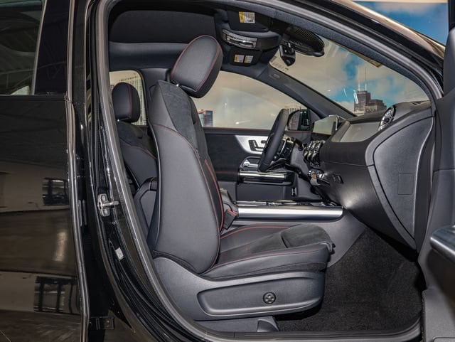 2026 Mercedes-Benz GLA AMG GLA 35 - Photo 21