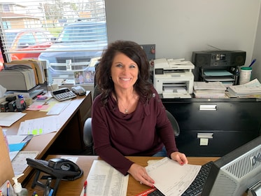 Staff member Laurie Warnecke from ID_89aed7d09069