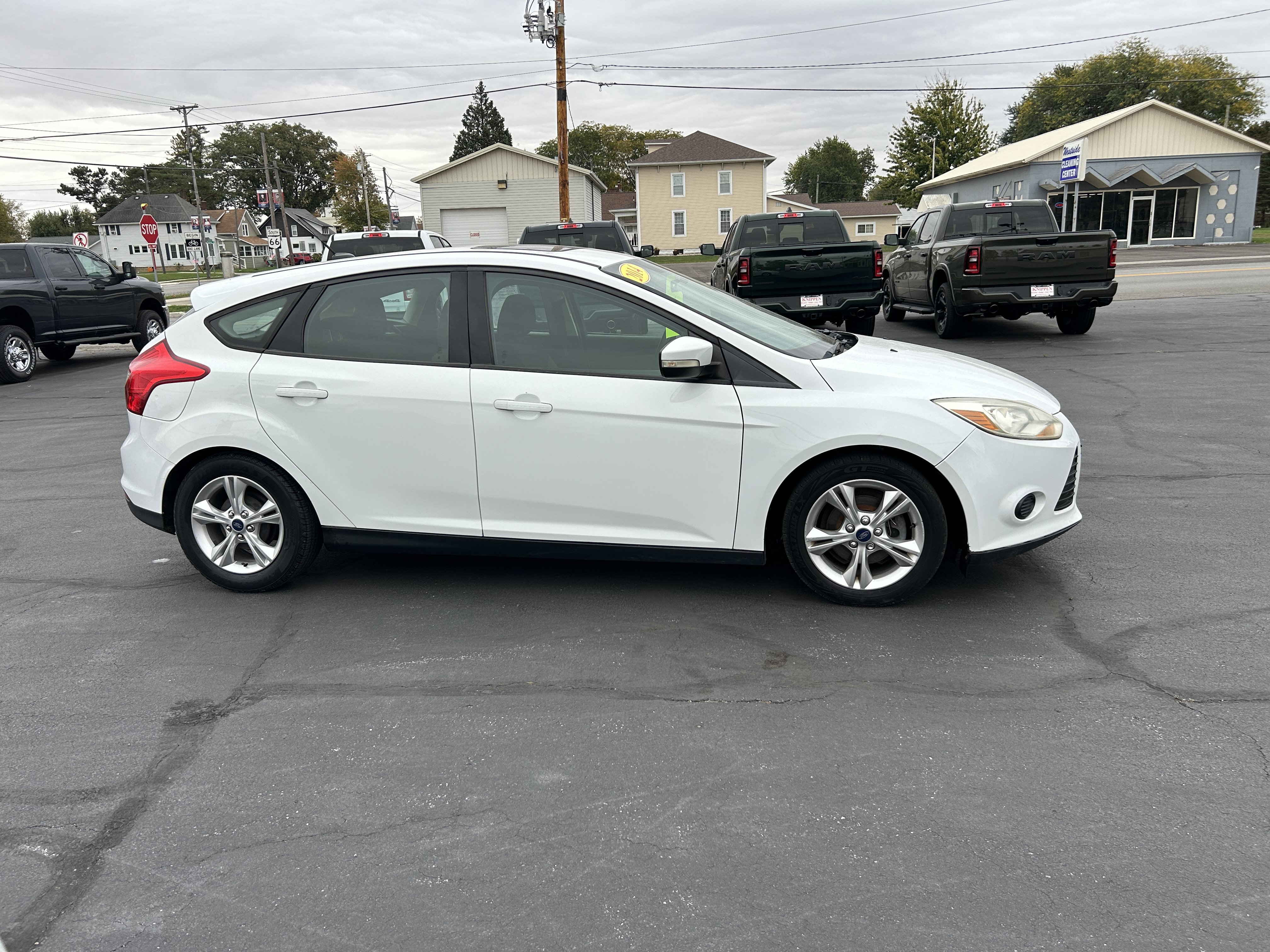 Used 2014 Ford Focus SE with VIN 1FADP3K25EL139663 for sale in Delphos, OH