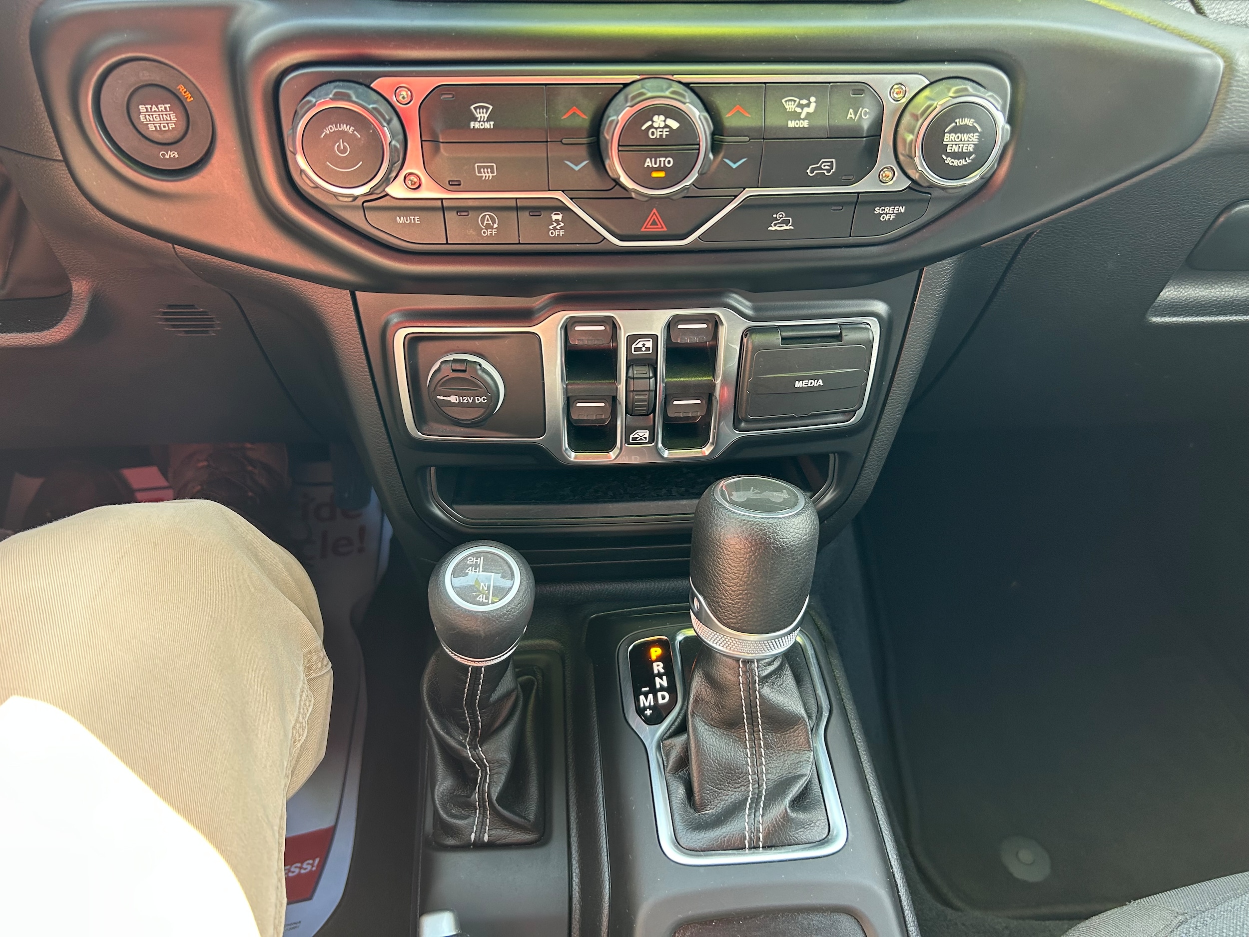 2022 Jeep Wrangler Unlimited Sahara - Photo 23