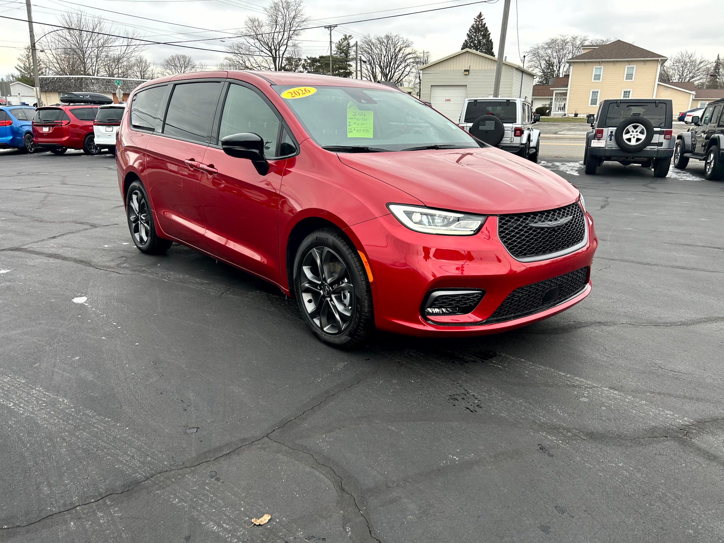 2026 Chrysler Pacifica Select's photo