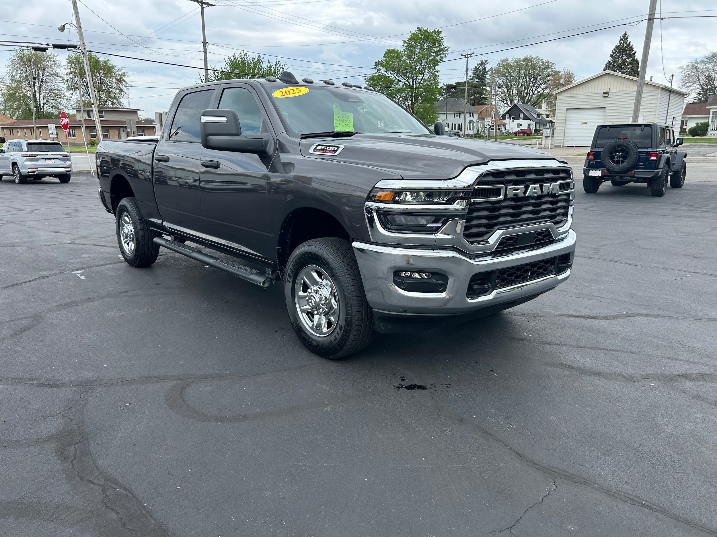 2025 Ram 2500 TRADESMAN CREW CAB 4X4 6'4 BOX