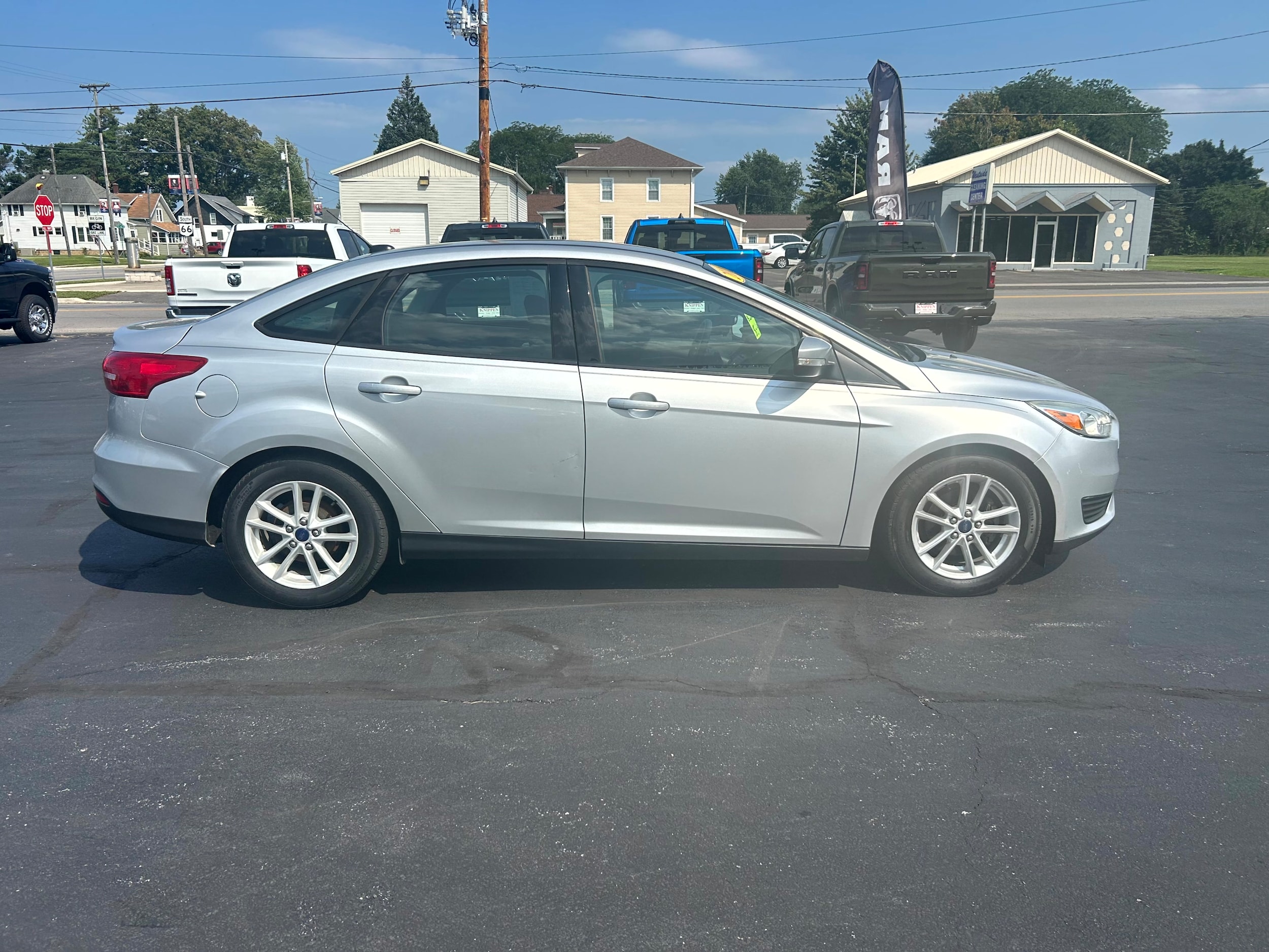 Used 2015 Ford Focus SE with VIN 1FADP3F23FL355071 for sale in Delphos, OH