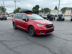2025 Chrysler Pacifica SELECT Passenger Van
